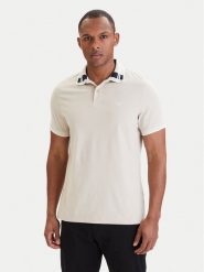 Barbour Polo Callington MML1536BE12 Beżowy jasny Regular Fit. Brązowe koszulki polo Barbour, m, bez wzorów, z bawełny, bez kołnierzyka, bez ramiączek. Za 419.99 zł.