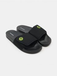 Klapki na rzepy - czarny. Czarne klapki Sinsay. Za 29.99 zł.