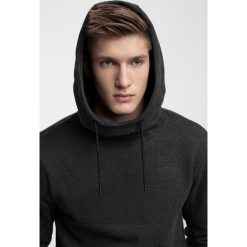 Bluza męska BLM301 - ciemny szary melanż. Bluzy z kapturem marki 4F. W wyprzedaży za 99.99 zł.