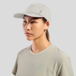 Czapka z daszkiem Odlo Performance X-Light Pack Cap. Białe czapki z daszkiem ODLO, bez wzorów. W wyprzedaży za 143.99 zł.