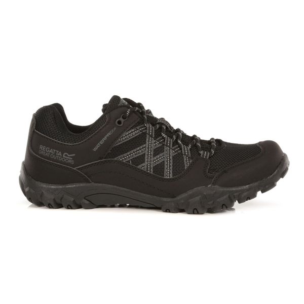 Buty trekkingowe męskie Edgepoint III Regatta. Czarne buty trekkingowe Regatta, bez wzorów, z materiału, bez zapięcia, trekkingowe. Za 269.00 zł.