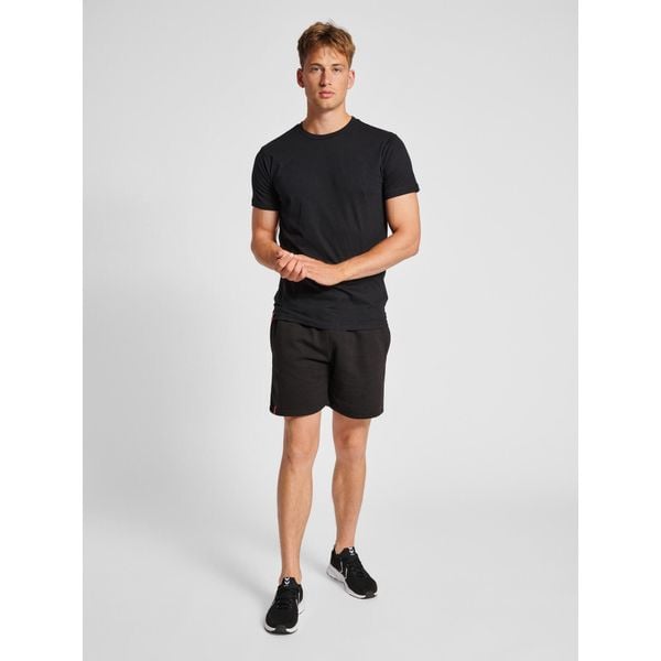 Hummel Koszulka sportowa męska Treningowa Hummel Red Heavy T-Shirt. Czarne t-shirty sportowe Hummel, bez wzorów, bez ramiączek, do piłki nożnej. Za 56.99 zł.