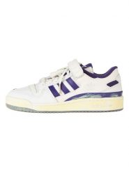 Adidas Skórzane sneakersy "Forum 84 Low Aec" w kolorze białym rozmiar: 42. Białe buty sportowe casual Adidas, bez wzorów, bez zapięcia. Za 217.53 zł.