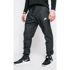 Nike Sportswear - Spodnie. Niebieskie spodnie treningowe długie Nike Sportswear, m, z aplikacjami, z poliesteru. W wyprzedaży za 139.90 zł.
