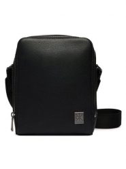 Calvin Klein Saszetka Emblem Hw Reporter LV04D3293G Czarny. Czarne saszetki i nerki CALVIN KLEIN, bez wzorów, ze skóry. Za 369.99 zł.