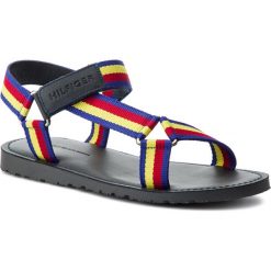 Sandały TOMMY HILFIGER - Strappy Webbing Sandal FM0FM02238 Tango Red/Mazarine Blue/Lemon Zest 905. Niebieskie sandały Tommy Hilfiger, z materiału, bez zapięcia. W wyprzedaży za 219.00 zł.