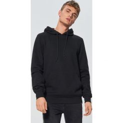Gładka bluza z kapturem - Czarny. Bluzy z kapturem marki Cropp. Za 79.99 zł.