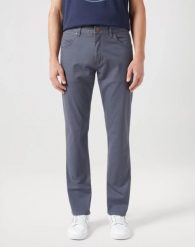 WRANGLER MĘSKIE SPODNIE MATERIAŁOWE GREENSBORO TURBULENCE 112350801. Spodnie materiałowe Wrangler, l, bez wzorów, z materiału. Za 209.99 zł.