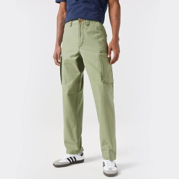 MESKIE SPODNIE WRANGLER CASEY JONES CARGO OLIVE 112350906. Zielone spodnie materiałowe Wrangler, na co dzień, l, bez wzorów, z bawełny, casualowe. Za 219.99 zł.