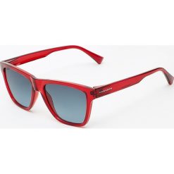 Hawkers - Okulary przeciwsłoneczne CRYSTAL RED BLUE GRADIENT. Czerwone okulary przeciwsłoneczne Hawkers. W wyprzedaży za 119.90 zł.