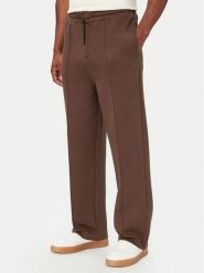 Guess Spodnie materiałowe Herald Z6YB17 K4995 Brązowy Straight Fit. Brązowe spodnie materiałowe Guess, m, z aplikacjami, z materiału. Za 434.99 zł.