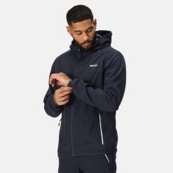 Softshell turystyczny męski Regatta Arec III z kapturem. Niebieskie kurtki softshell Regatta, m, bez wzorów, z softshellu, z kapturem. Za 109.99 zł.