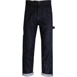 LEE CARPENTER MĘSKIE SPODNIE MATERIAŁOWE PIN STRIPE L75KEJCA 112120938. Spodnie materiałowe Lee, l, bez wzorów, z materiału. Za 199.99 zł.