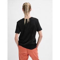 Koszulka Hummel hmlLEGACY. Czarne t-shirty sportowe Hummel, bez wzorów, bez ramiączek, do piłki nożnej. Za 106.50 zł.