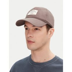 Czapka z daszkiem Barbour. Szare czapki z daszkiem Barbour, bez wzorów. Za 139.99 zł.
