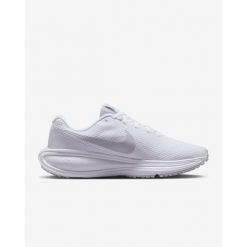 Buty do biegania męskie Nike Revolution 8. Białe buty do biegania Nike, bez wzorów, bez zapięcia, do biegania, nike revolution. Za 443.00 zł.