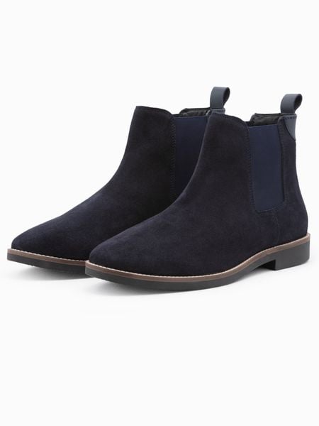 Buty męskie skórzane sztyblety - granatowe V3. Niebieskie sztyblety Ombre Clothing, bez wzorów, z gumy, bez obcasa, bez zapięcia. W wyprzedaży za 99.99 zł.