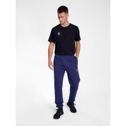 Koszulka sportowa T-shirt bawełniana Hummel GO 2.0. Czarne t-shirty sportowe Hummel, bez wzorów, z bawełny, bez ramiączek, do piłki nożnej. Za 67.00 zł.