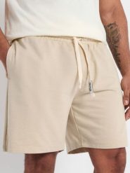 Szorty - beżowy. Brązowe krótkie spodenki sportowe Sinsay, l, bez wzorów, z bawełny. Za 29.99 zł.