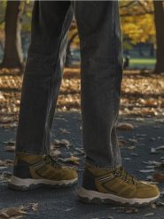 Buty trekkingowe - khaki. Brązowe trekkingi Sinsay, bez wzorów, bez zapięcia. Za 139.99 zł.