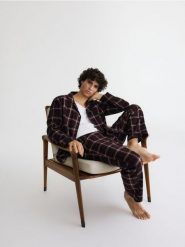 Dwuczęściowa piżama w kratę - mahoniowy. Brązowe piżamy Reserved, l, bez wzorów, z bawełny, bez ramiączek. Za 159.99 zł.