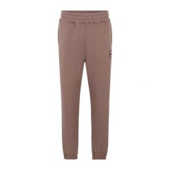 Spodnie FILA Baydon. Brązowe spodnie materiałowe Fila, na co dzień, l, bez wzorów, z dresówki, casualowe. Za 219.99 zł.