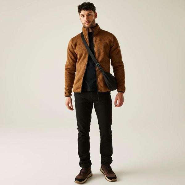 Polar zapinany na zamek błyskawiczny Regatta Branleigh. Brązowe bluzy z polaru Regatta, bez wzorów, z polaru, bez kaptura. W wyprzedaży za 241.00 zł.