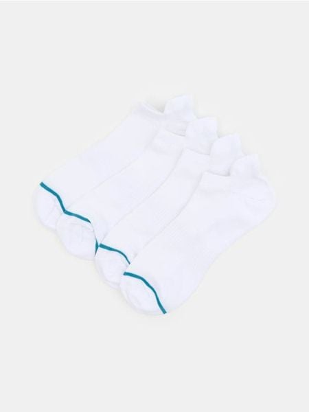 Krótkie skarpetki 4 pack - biały. Białe skarpety Sinsay, bez wzorów. Za 15.99 zł.