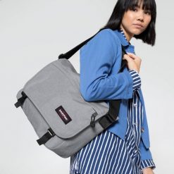 Torba na ramię Eastpak Delegate Plus. Szare torby na ramię Eastpak, bez wzorów, na ramię, bez dodatków. Za 281.50 zł.