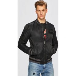 Guess Jeans - Kurtka. Kurtki Guess Jeans. W wyprzedaży za 299.90 zł.