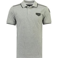Koszulka polo "Kogo" w kolorze jasnoszarym. Szare koszulki polo sportowe Stone Goose, z aplikacjami, z bawełny, bez kołnierzyka, bez ramiączek. W wyprzedaży za 98.95 zł.
