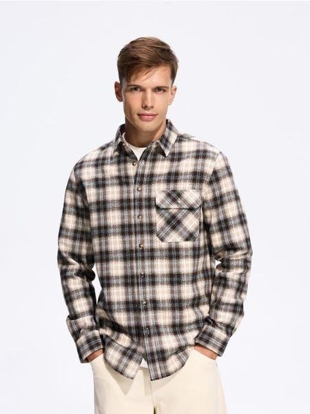 Koszula regular fit w kratę - beżowy. Brązowe koszule Reserved, l, bez wzorów, z bawełny, bez kołnierzyka, bez ramiączek. Za 139.99 zł.