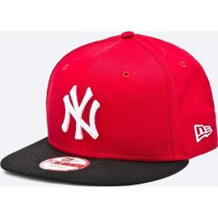 New Era - Czapka. Czerwone czapki z daszkiem marki New Era, z bawełny. W wyprzedaży za 99.90 zł.