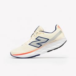 Buty do biegania męskie New Balance Fresh Foam 520 V9. Buty do biegania New Balance, bez wzorów, bez zapięcia, do biegania. Za 299.99 zł.