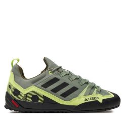 Trekkingi adidas. Zielone buty trekkingowe Adidas, bez wzorów, bez zapięcia. Za 339.99 zł.