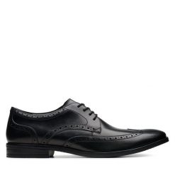 Półbuty Clarks. Czarne eleganckie półbuty Clarks, bez wzorów, bez obcasa, bez zapięcia. Za 289.99 zł.