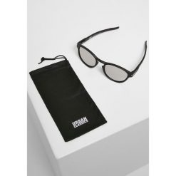 Okulary przeciwsłoneczne Urban Classics 106 uc. Czarne okulary przeciwsłoneczne Urban Classics. W wyprzedaży za 34.50 zł.