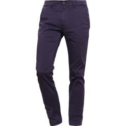 BOSS CASUAL Chinosy dark blue. Eleganckie spodnie BOSS CASUAL. Za 419.00 zł.