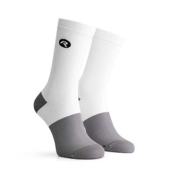 Skarpetki sportowe unisex Rogelli Distance. Czarne skarpetki sportowe Rogelli, bez wzorów, z elastanu. Za 60.00 zł.