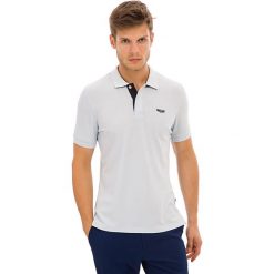 Koszulka polo w kolorze błękitnym. Koszulki polo marki Galvanni. W wyprzedaży za 139.95 zł.