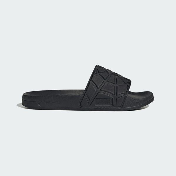 KLAPKI PRYSZNICOWE ADIDAS MARVEL SPIDER-MAN ADILETTE. Czarne klapki Adidas, z syntetyku. Za 179.00 zł.