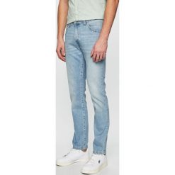 Wrangler - Jeansy Larston. Jeansy marki Wrangler. Za 329.90 zł.
