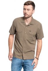 KOSZULA MĘSKA LEE SS WORKER SHIRT UTILITY GREEN L67REUNG 112116947. Zielone koszule Lee, l, bez wzorów, bez kołnierzyka, bez ramiączek. Za 129.99 zł.