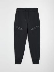 Spodnie jogger z kieszeniami na zamek i przeszyciami - czarny. Czarne joggery i bojówki Sinsay, l, bez wzorów, sportowe. Za 79.99 zł.