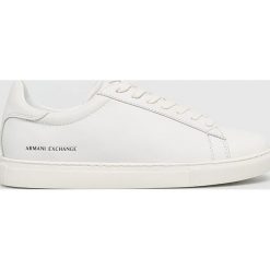 Armani Exchange - Buty. Białe buty sportowe casual Armani Exchange, bez wzorów, z gumy, z okrągłym noskiem, bez zapięcia. Za 649.90 zł.