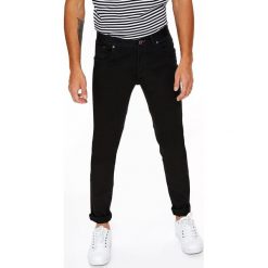 SPODNIE MĘSKIE CZARNE O KROJU SLIM. Spodnie materiałowe TOP SECRET. W wyprzedaży za 39.99 zł.