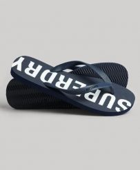 Superdry klapki Code Core Sport z gumy i EVA – ECLIPSE NAVY/OPTIC. Niebieskie klapki Superdry, z gumy. Za 116.65 zł.