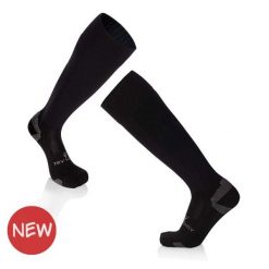 Skarpety piłkarskie 3/4 długości – czarne. Czarne skarpety TRY TO FLY, bez wzorów. W wyprzedaży za 67.01 zł.