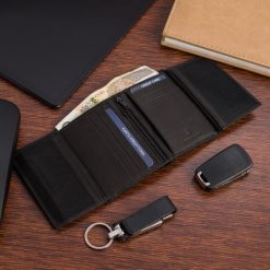 Portfel skórzany męski mały pionowy z flagą czarny RFiD Beltimore D53. Czarne portfele bez wzorów. Za 44.91 zł.