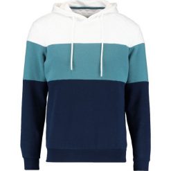 Pier One Bluza z kapturem white/dark blue. Bluzy z kapturem marki Pier One, m, z bawełny, z kapturem. Za 149.00 zł.